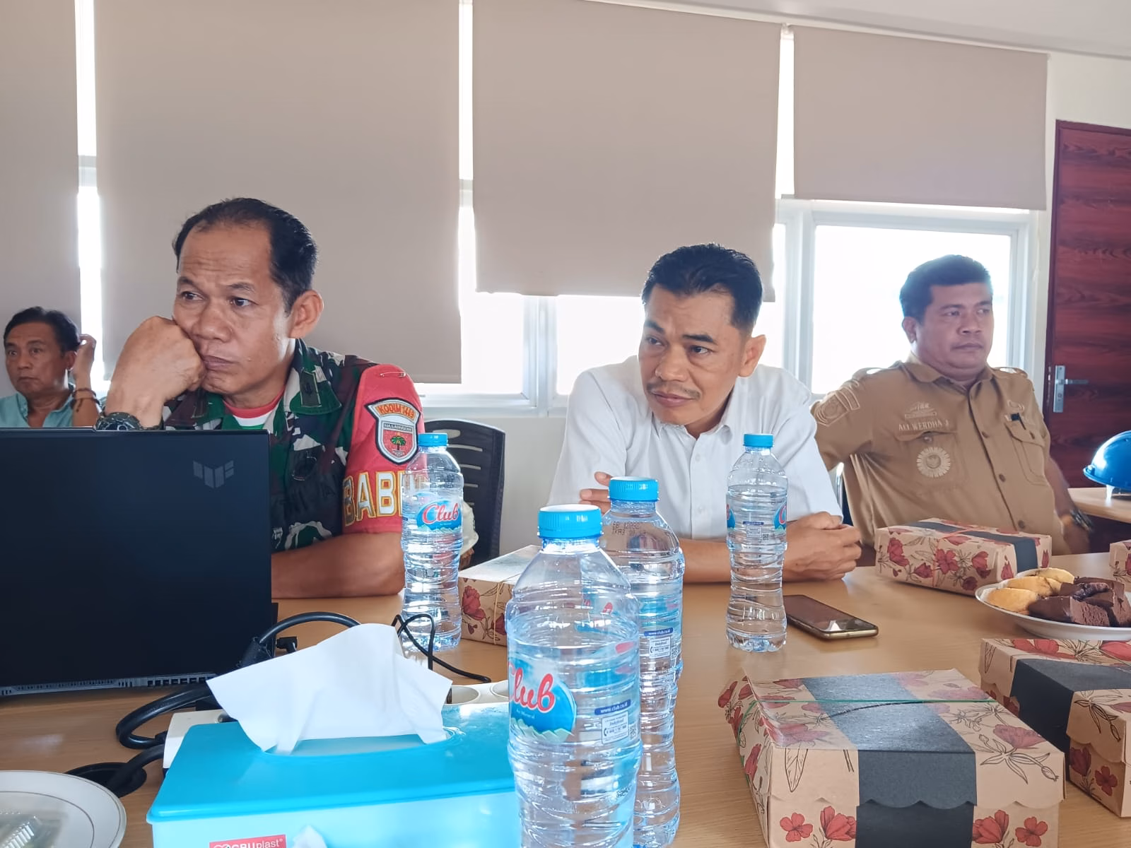 SPAM MAMMINASATA UJI COBA DAN PEMBERSIHAN JARINGAN, WARGA JALAN BATE SALAPANG TERENDAM AIR.