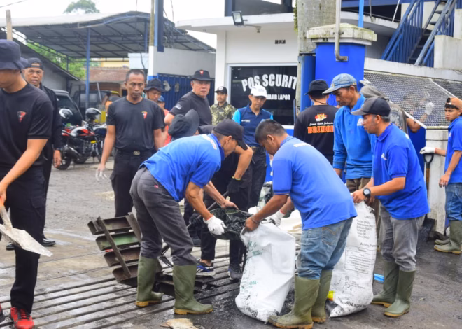 Brimob Polda Jabar Gelar Aksi Peduli Lingkungan di Lembang dan Cipanas dalam Rangka HUT Brimob ke-80