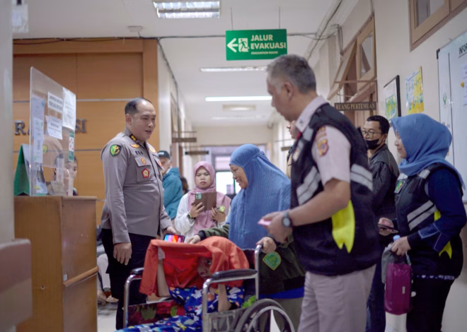 POLRI BERIKAN PENDAMPINGAN DAN FASILITASI PENGOBATAN BAGI PASIEN ATENSI KAPOLRI