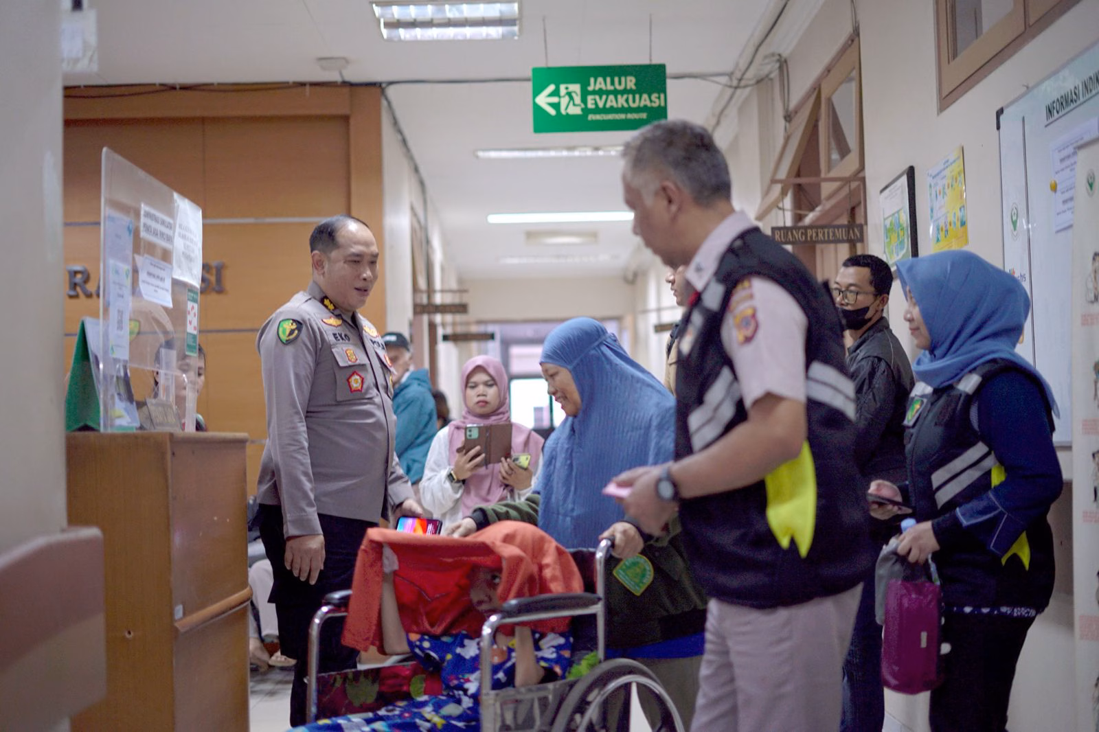 POLRI BERIKAN PENDAMPINGAN DAN FASILITASI PENGOBATAN BAGI PASIEN ATENSI KAPOLRI