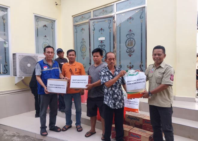 Peduli Korban Kebakaran Batukuning, Bupati OKU Gerak Cepat Berikan Bantuan