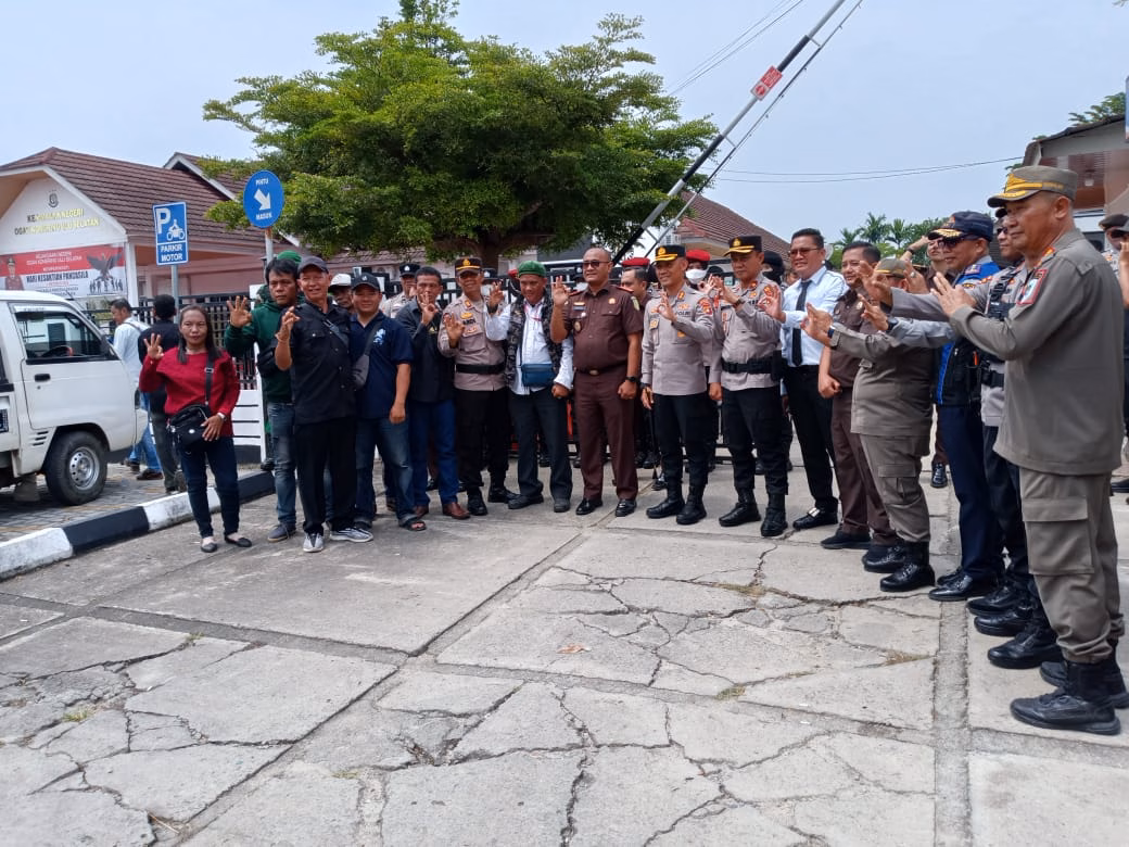 Kejaksaan Negeri OKU Selatan Tanggapi Aksi massa Damai Terkait Desa Sukarami