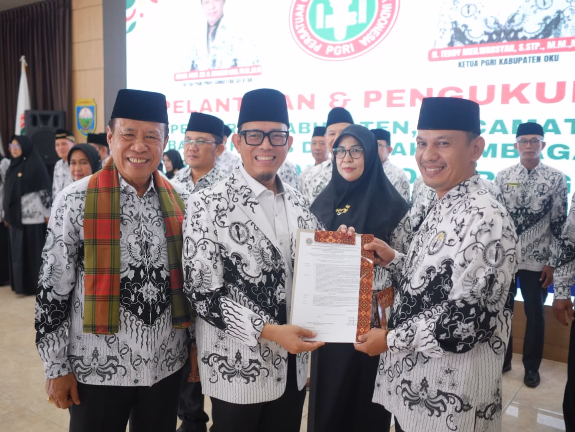 Bupati OKU Kembali Dilantik Jadi Ketua PGRI OKU