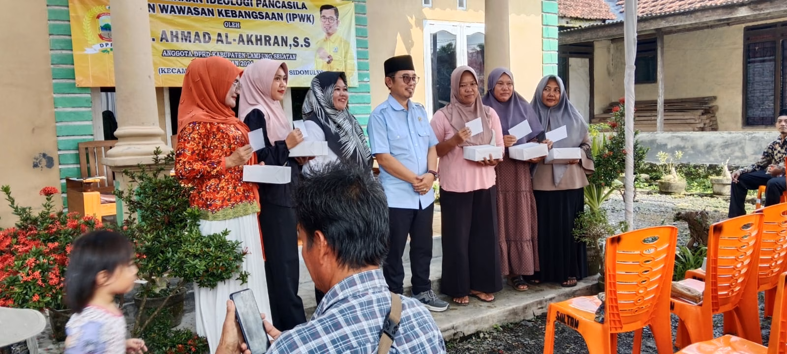 Anggota DPRD Lampung Selatan H Ahmad Akhran dari Fraksi Golkar lakukan kegiatan IPWK yang ke 2 di Desa Sukaraja