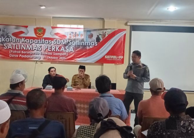 Satlinmas Perkasa Gelar Patroli Sepeda dan Edukasi Sampah di Padalarang