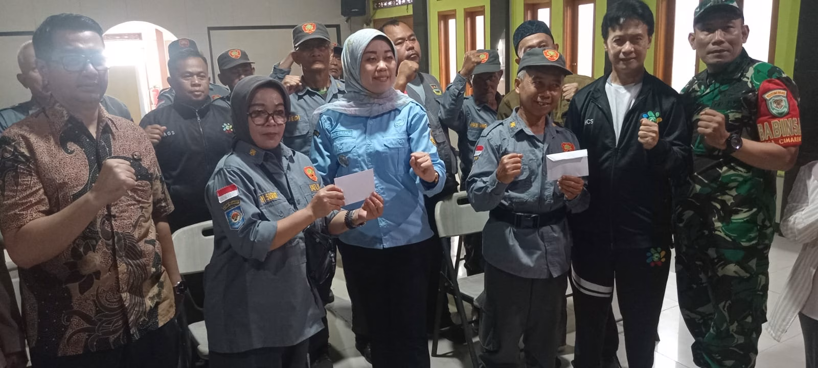 Kegiatan Jum’at Bersih dan Pemberian Insentif Linmas Desa Cimareme