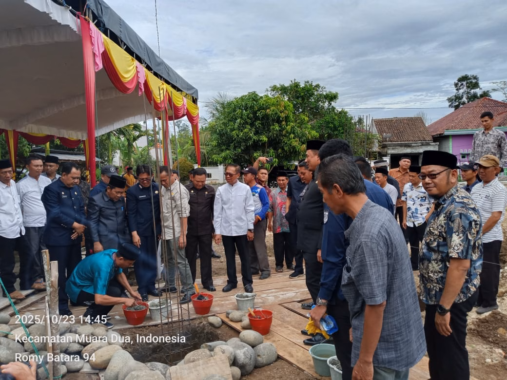 Bupati Abu sama sh hadiri peletakan batu pertama Masjid Ar-Anshor di desa pelangki