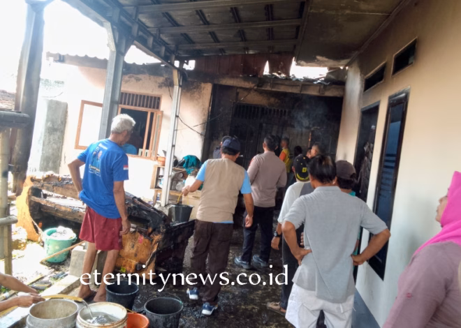 Gudang rias pengantin hangus terbakar terjadi di desa sukajati indramayu
