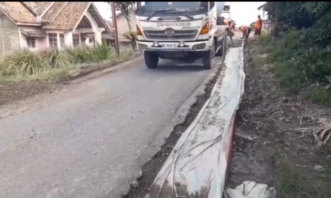 Pengerjaan Ruas Jalan Bumi Daya – Bumi Restu Kecamatan Palas hingga Desa Trimomukti Kecamatan Candipuro Kembali Jadi Sorotan
