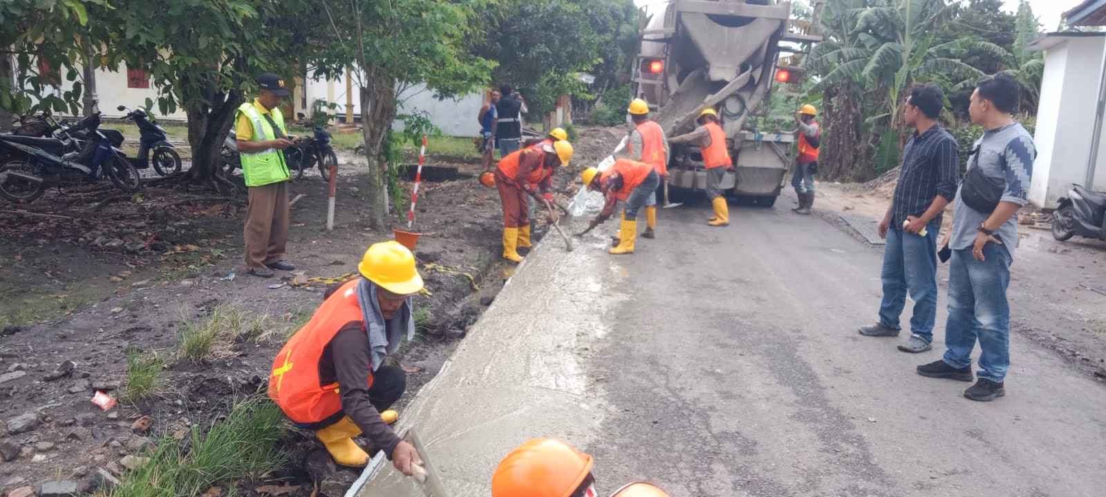 Pengecoran bahu jalan di Desa Bumi Daya Kecamatan Palas Kabupaten Lampung Selatan tidak sesuai Spek